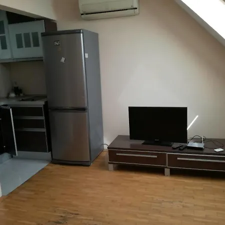 Lider Pop Hariton Apartment Warna